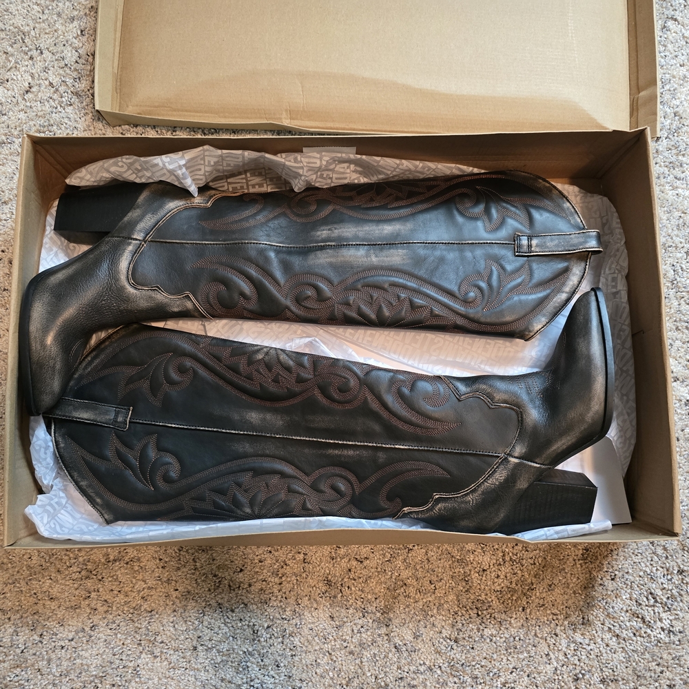 Steve Madden Black Distressed Leather Boots
